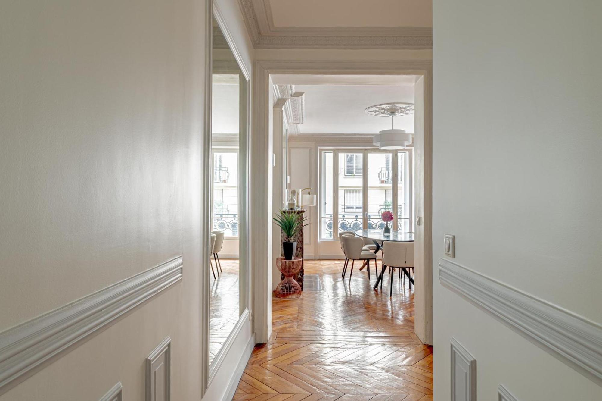 Appartement Parisian Elegance 2bedr In The 16th