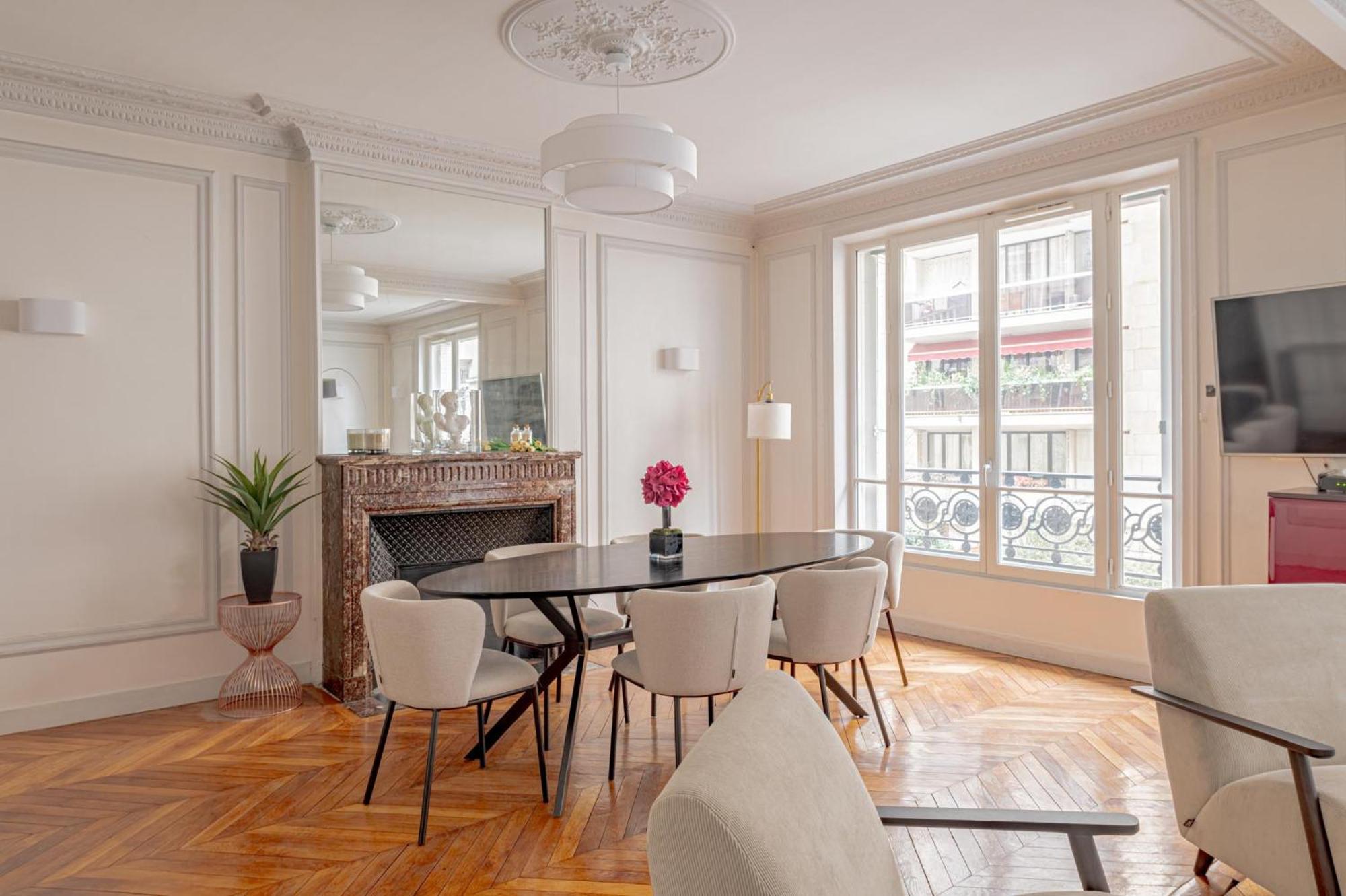 Parisian Elegance 2bedr In The 16th Appartement