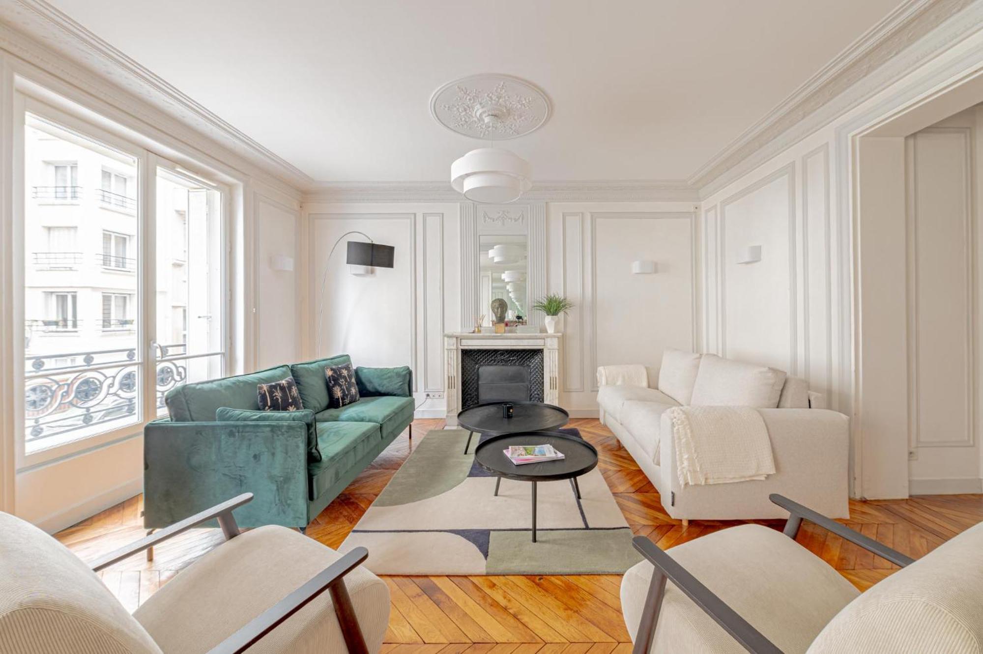 Appartement Parisian Elegance 2bedr In The 16th Parijs